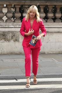 Zoë Ball feet photo 6