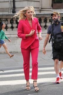 Zoë Ball feet photo 3