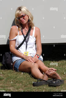 Zoë Ball feet photo 11