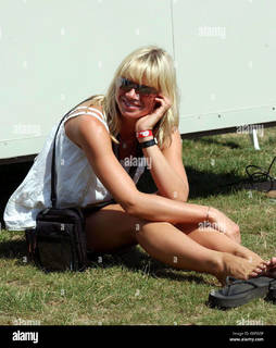 Zoë Ball feet photo 10