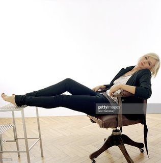 Zoë Ball feet photo 7