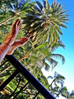 Zoë Bell feet photo thumbnail