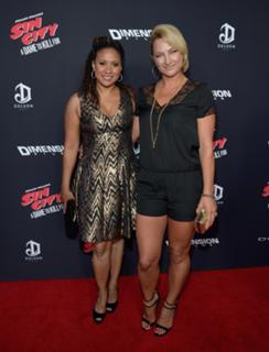 Zoë Bell feet photo thumbnail