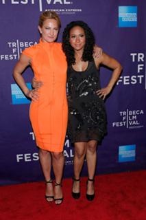 Zoë Bell feet photo thumbnail