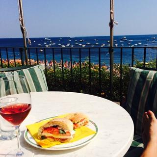 Zoë Bell feet photo thumbnail