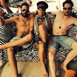 Zoë Bell feet photo thumbnail