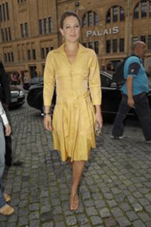 Zoë Bell feet photo thumbnail