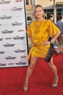 Zoë Bell feet photo thumbnail