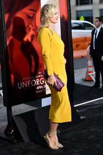 Zoë Bell feet photo thumbnail