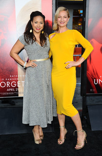 Zoë Bell feet photo thumbnail