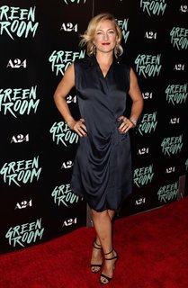 Zoë Bell feet photo thumbnail