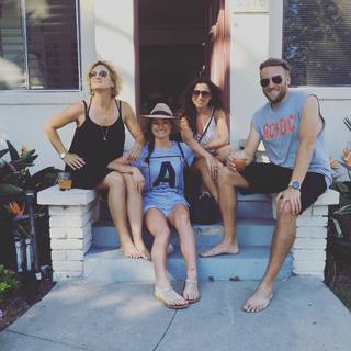 Zoë Bell feet photo thumbnail