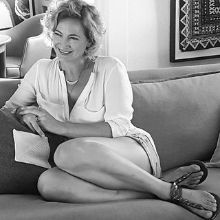 Zoë Bell feet photo thumbnail