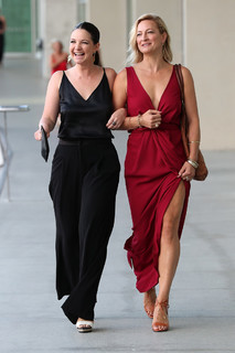 Zoë Bell feet photo thumbnail