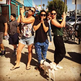 Zoë Bell feet photo thumbnail