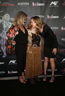 Zoë Bell feet photo thumbnail