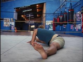 Zoë Bell feet photo thumbnail