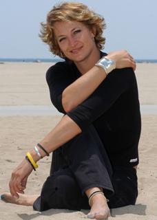 Zoë Bell feet photo thumbnail