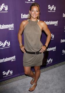 Zoë Bell feet photo thumbnail