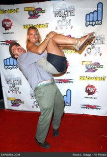 Zoë Bell feet photo thumbnail