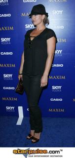 Zoë Bell feet photo thumbnail