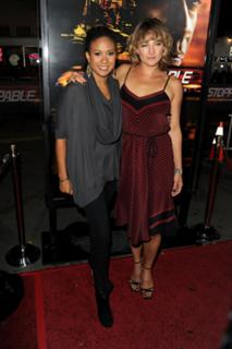 Zoë Bell feet photo thumbnail