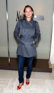 Zoë Bell feet photo thumbnail