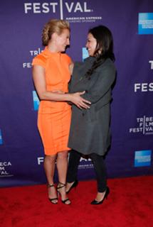 Zoë Bell feet photo thumbnail