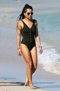 Zoë Kravitz feet photo thumbnail