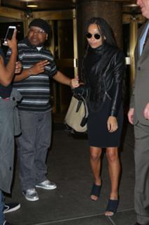 Zoë Kravitz feet photo thumbnail