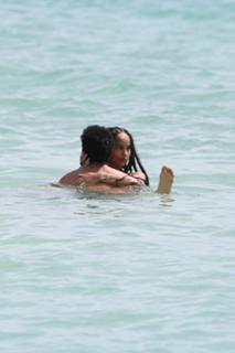 Zoë Kravitz feet photo thumbnail
