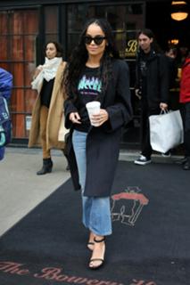 Zoë Kravitz feet photo thumbnail