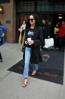 Zoë Kravitz feet photo thumbnail