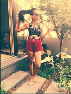 Zoë Kravitz feet photo thumbnail