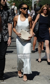 Zoë Kravitz feet photo thumbnail