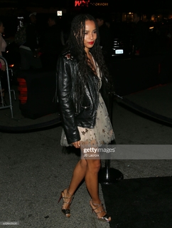 Zoë Kravitz feet photo thumbnail