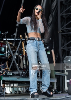 Zoë Kravitz feet photo thumbnail