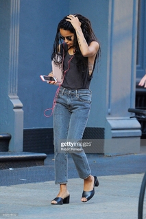 Zoë Kravitz feet photo thumbnail
