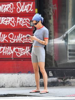 Zoë Kravitz feet photo thumbnail