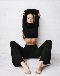 Zoë Pastelle Holthuizen feet photo 14