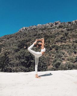 Zoë Pastelle Holthuizen feet photo 8