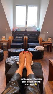Zoë Pastelle Holthuizen feet photo 13