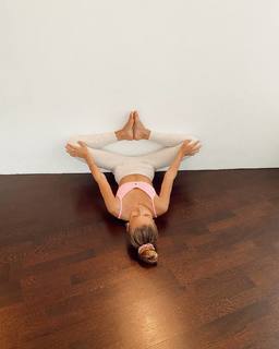 Zoë Pastelle Holthuizen feet photo 2