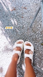 Zoë Pastelle Holthuizen feet photo 16