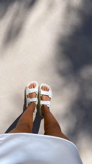 Zoë Pastelle Holthuizen feet photo 9