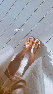 Zoë Pastelle Holthuizen feet photo 3