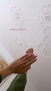 Zoë Pastelle Holthuizen feet photo 14