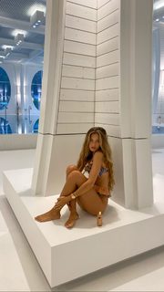 Zoë Pastelle Holthuizen feet photo 3