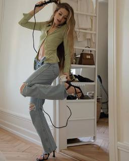 Zoë Pastelle Holthuizen feet photo 11