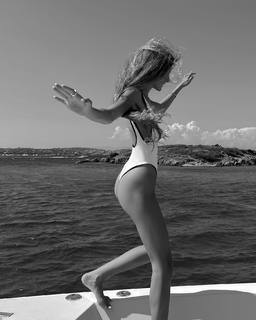 Zoë Pastelle Holthuizen feet photo 16